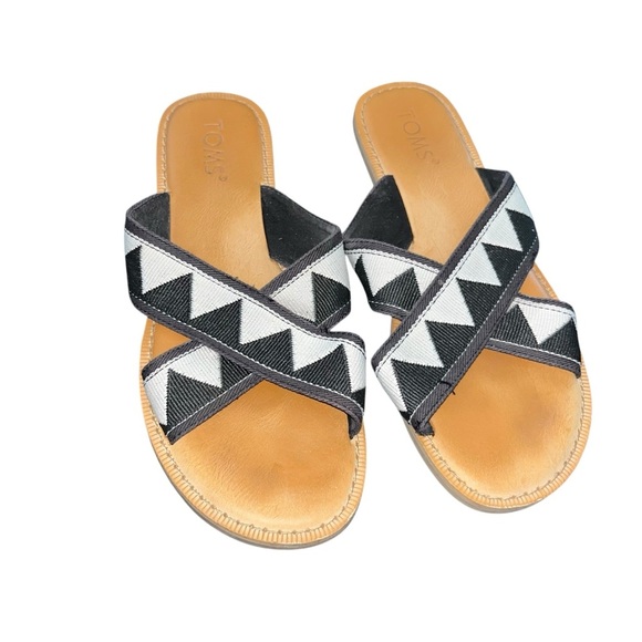 Sandals TOMS Viv Black White Geometric Canvas Crossover Slide Flat 6.5 - Picture 1 of 4